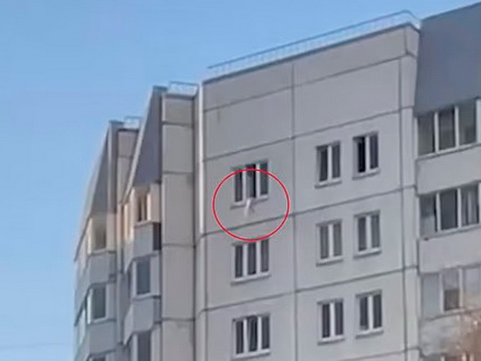 Šokantan snimak iz Rusije: Beba od 18 mjeseci pala sa 33 metra visine