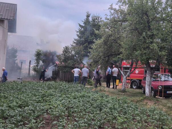 Sokolac: Ugašena četiri požara, izgorio pomoćni objekat u Baltićima