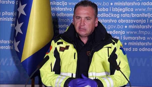Solak mora dati ostavku, istraga oko nabavke se nastavlja