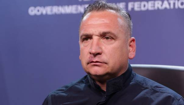 Solak se prvi put oglasio o aferi: Suspendirajte me