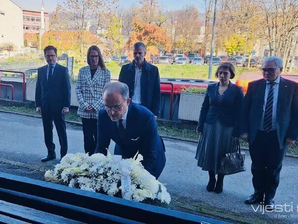 Soreca i ambasadori odali počast žrtvama tragedije u Tuzli