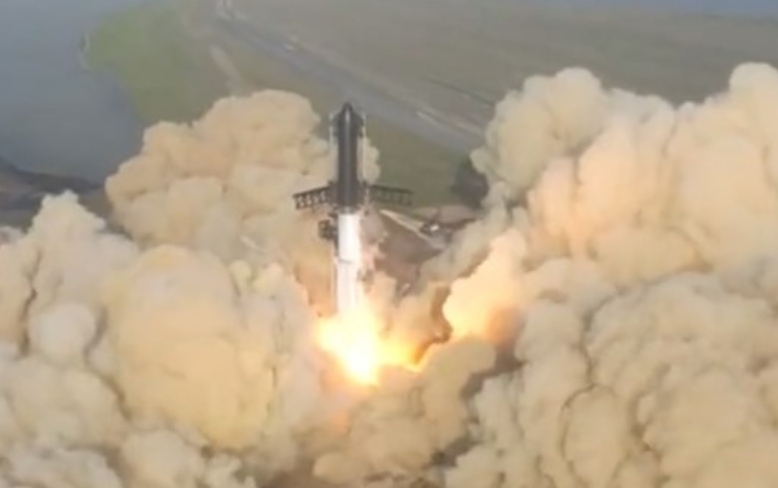 SpaceX lansirao Starship, u zraku cijeli eksplodirao