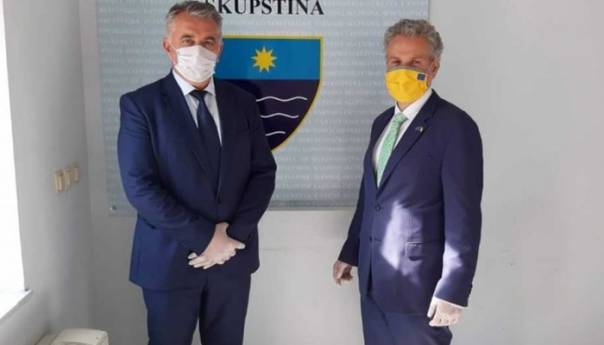 Špago zahvalio Sattleru na donaciji medicinske opreme HNK-u