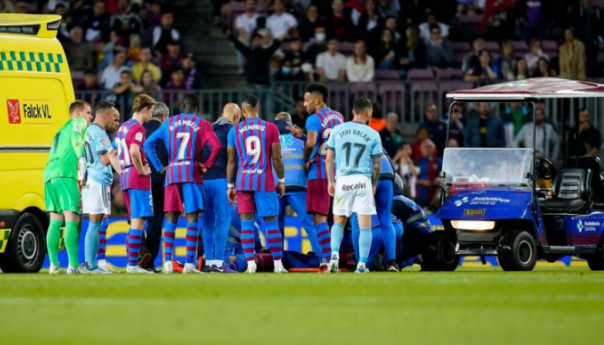 Španija: Fudbaler Barselone se srušio na teren, reagirala hitna pomoć