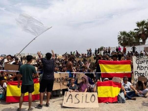 Španija traži pomoć Frontexa: Hiljade migranata i dalje u Ceuti