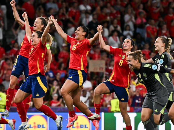 Španija uz dva promašena penala izbacila domaćina za polufinale Eura