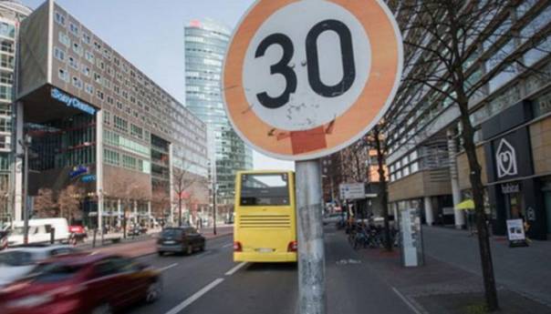 Španjolska smanjila maksimalnu dopuštenu brzinu vožnje u gradovima na 30 km/h