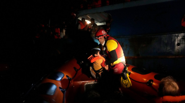 Španski brod spasio 372 migranta u Sredozemnom moru