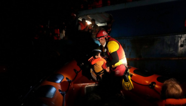 Španski brod spasio 372 migranta u Sredozemnom moru