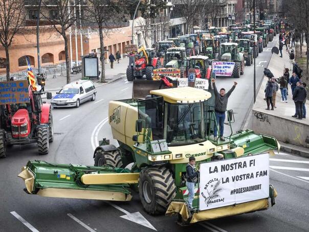 Španski farmeri blokirali autoputeve širom zemlje