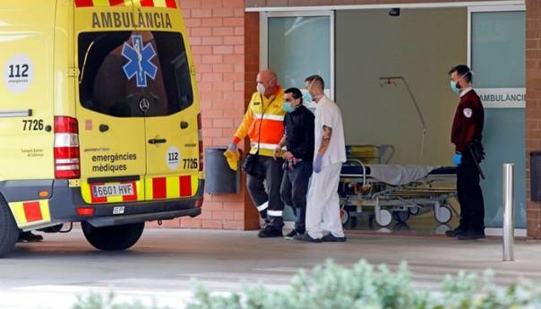 Španski zdravstveni sistem pred kolapsom, doktori vraćeni iz penzije