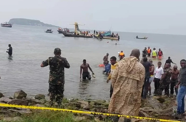 Spašeno 26 od 43 ljudi iz aviona koji se srušio u Tanzaniji