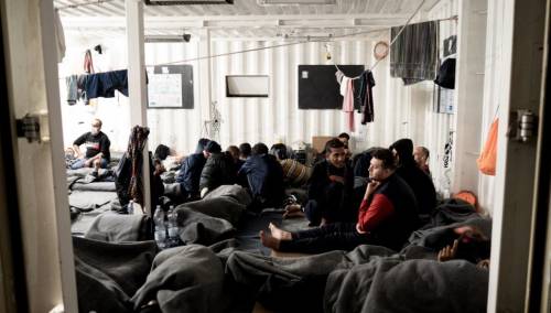 Spasilački brodovi doveli više od 500 migranata u Italiju