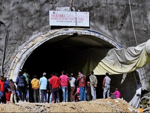 Spasioci i dalje buše tunel kako bi spasili 40 radnik, zatrpani već peti dan