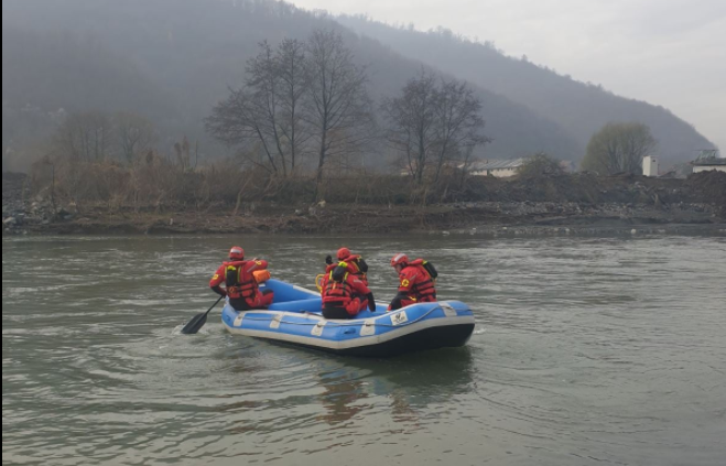 Spasioci i danas tragaju za radnikom koji je nestao u rijeci Bosni