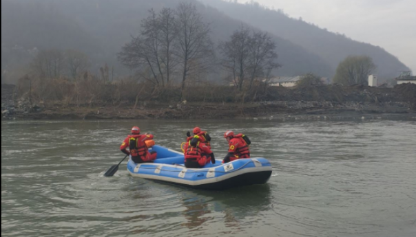 Spasioci i danas tragaju za radnikom koji je nestao u rijeci Bosni