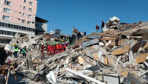 Spasioci iz BiH i IHH izvukli još dvije osobe iz ruševina