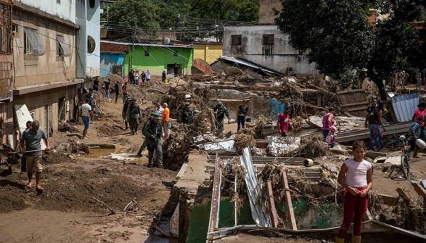 Spasioci u Venecueli nastavljaju potragu za nestalim u klizištu