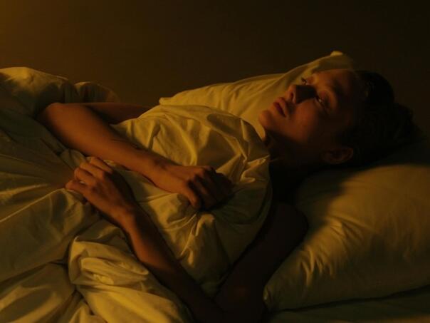 Spavanje uz svjetlo drastično remeti hormone