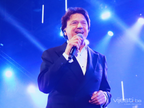 Spektakl emocije i bezvremenskih hitova: Zdravko Čolić još jednom osvojio Zetru