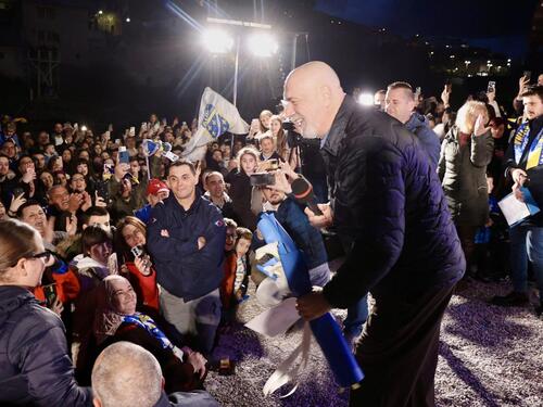 Spektakl u Mostaru: Barbarez dočekan ispod Starog mosta