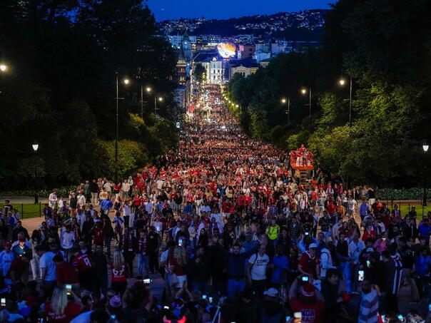Spektakl u Oslu: Deseci hiljada navijača dočekali reprezentaciju