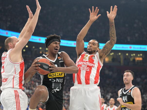 Spektakularan derbi: Partizan slavio protiv Crvene zvezde