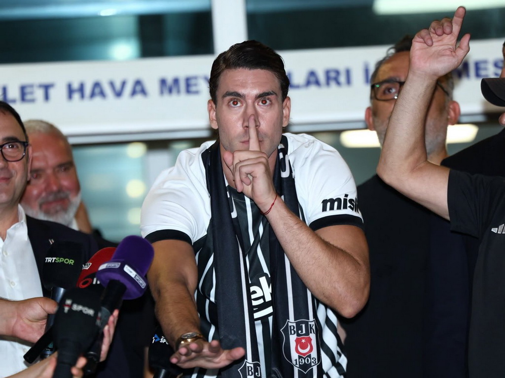 Spektakularan doček za Vlahovića u Istanbulu
