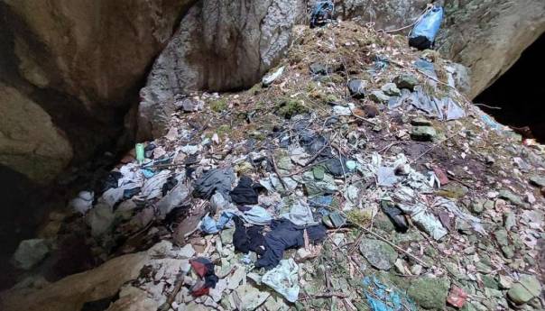 Speleolozi u jamama pronašli granate, životinjske kosti i dosta smeća