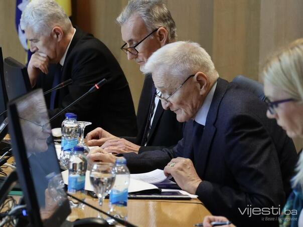 Špirić tvrdi da je dobio prijetnje emailom, pozvao policiju