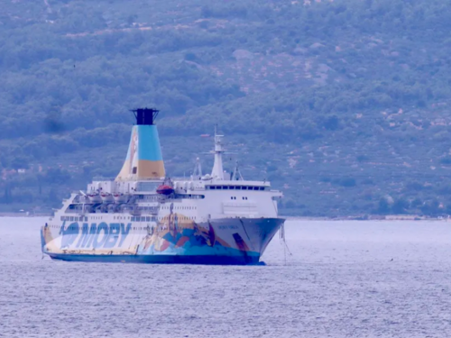 Splićani protestuju zbog broda s azbestom: "Donio je zlo da bi se neko nakrcao love"