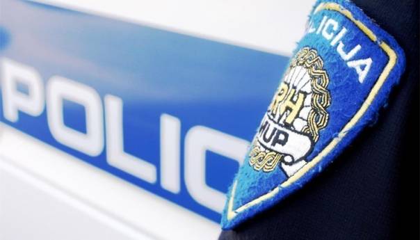 Splićanin ženi razbio glavu stolicom, iznervirali ga izbori u BiH