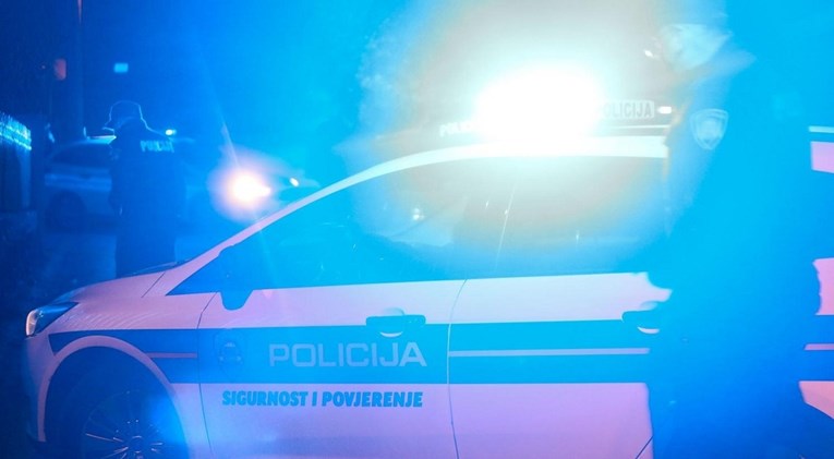 Split: Muškarca upucali u glavu pa izbacili iz auta na cestu