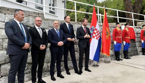 Spomen ploča u Morinju u skladu s propisima