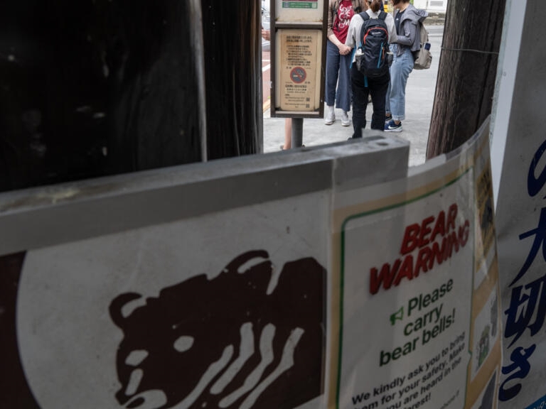 Sprej protiv medvjeda aktiviran u japanskoj pošti, petero hospitaliziranih