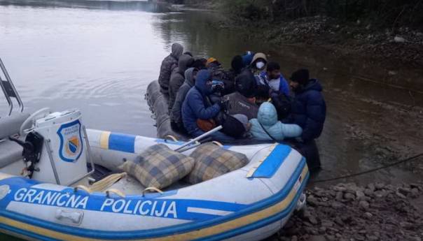 Spriječeno krijumčarenje 26 migranata na Drini