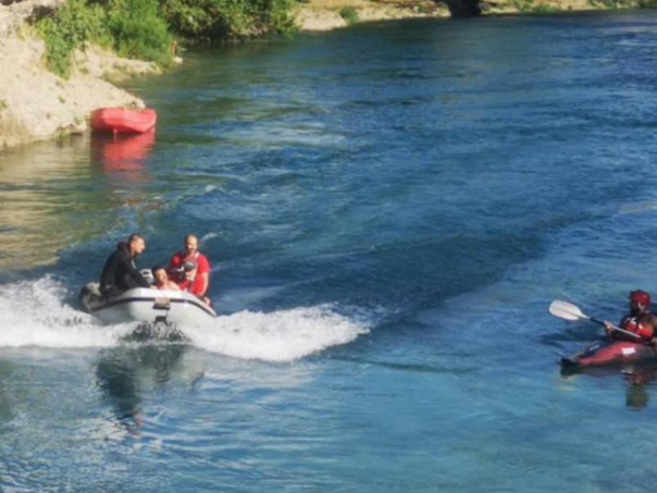 Spriječeno utapanje neopreznog plivača tokom skokova sa Starog