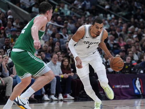 Spursi prejaki za Celticse, Garzi dobra minutaža