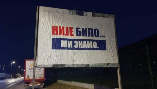 Sramni bilbordi osvanuli u Rogatici: 'Nije bilo... Mi znamo'