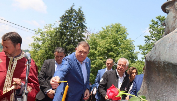 Sramno: Dodik na godišnjici smrti optuženiku za genocid i zločine