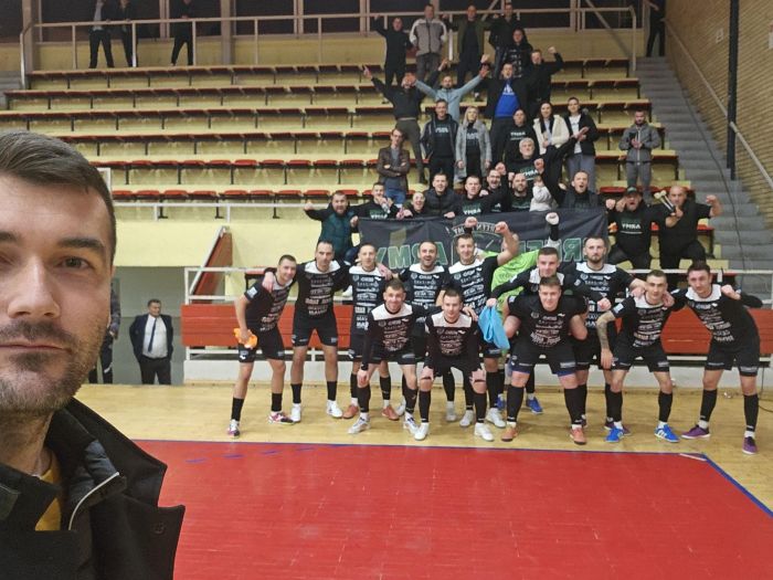 Sramota navijača Zrinjskog: Pokušali ukrasti zastavu KMF Viteza pa se obrukali