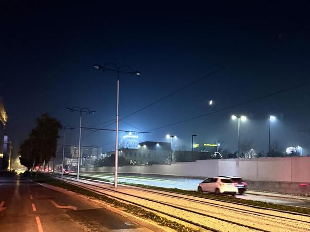 Sramotno: Ulica kod Ambasade SAD-a preko mjesec dana u mraku