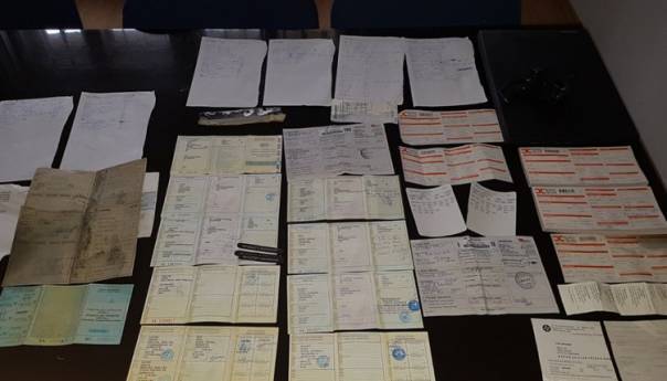 Srbac: Policija zaplijenila volane, dokumente, auto dijelove
