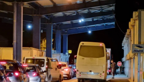 Srbi blokiraju puteve na sjeveru Kosova, autobusi i kamioni ne mogu proći u Srbiju