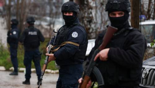 Srbi na sjeveru Kosova deseti dan na barikadama, osnovci se vraćaju u škole