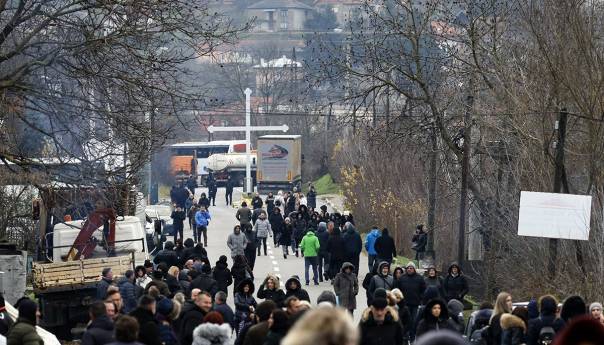 Srbi na sjeveru Kosova organiziraju protest u 12 sati