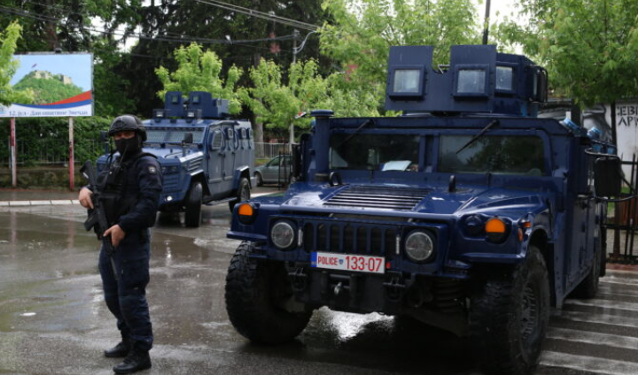 Srbi nastavili proteste na sjeveru Kosova, međunarodna zajednica poziva na mir