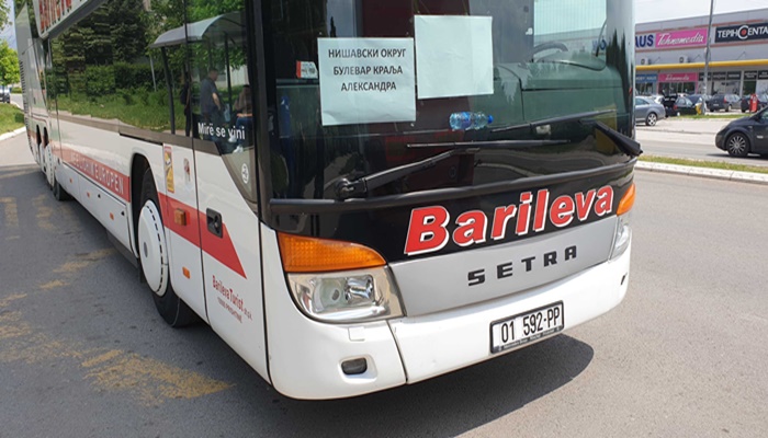 srbi-sa-kosova-stigli-na-miting-autobusima-albanskih-prevoznika-pristinski-bus-3_64708a8599f72.jpg