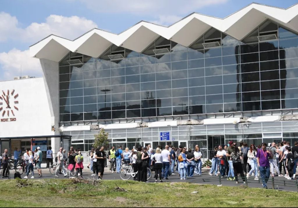 Srbija: Bivšim ministrima i ostalima osumnjičenim za korupciju određen pritvor