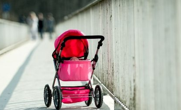 Srbija: Dadilja otela bebu i odnijela bivšem partneru, rekla da se porodila